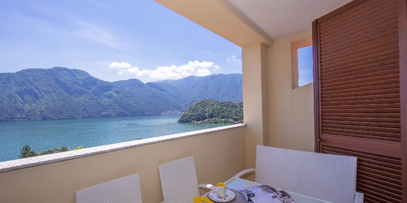 modern apartment sleeping 6 people near Tremezzo on the western shores of Lake Como