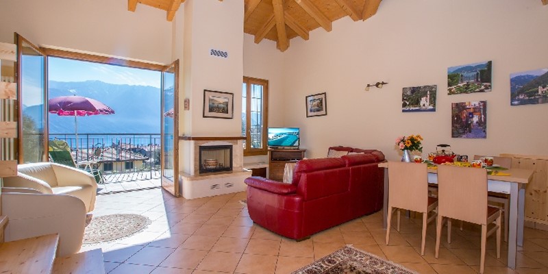 2 bedroomed apartment with swimming pool and Lake Como views