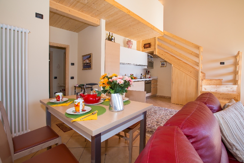 2 bedroomed apartment with swimming pool and Lake Como views