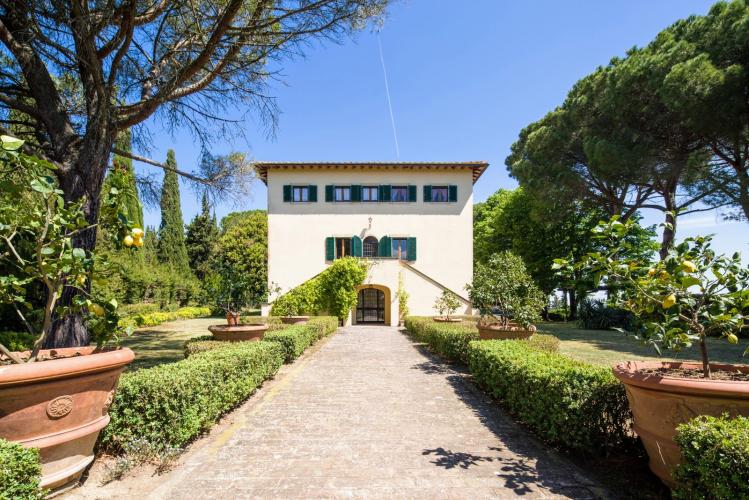 Villa in northern Tuscany for 20 people with private swimming pool