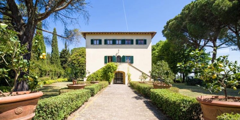 Villa in northern Tuscany for 20 people with private swimming pool