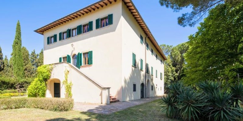 Villa in northern Tuscany for 20 people with private swimming pool