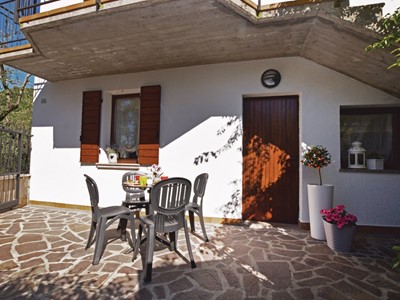 Lake Garda apartment with pool