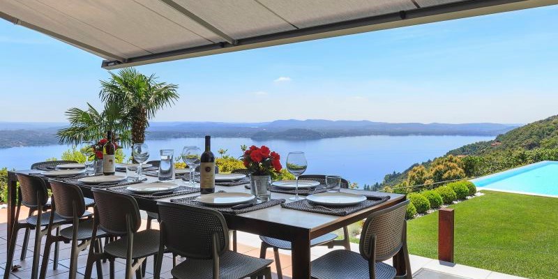 Villa with panoramic private swimming overlooking Lake Maggiore