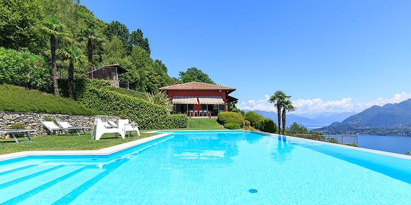 Villa with panoramic private swimming overlooking Lake Maggiore