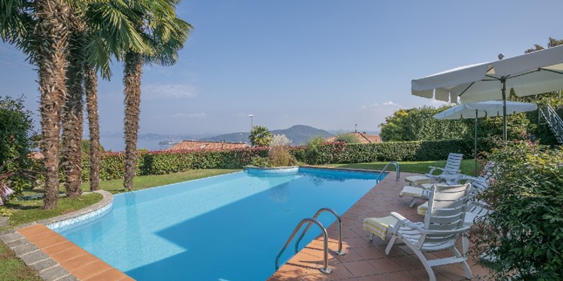 Villa for 11 people with private pool & views of Lake Maggiore
