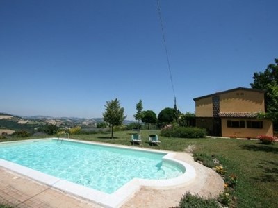 Le Marche villa with pool
