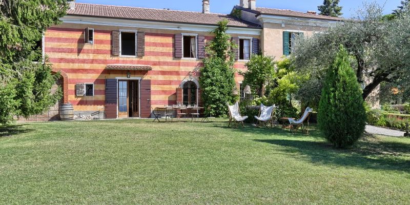 Stunning 6 bedroomed Lake Garda villa with private pool