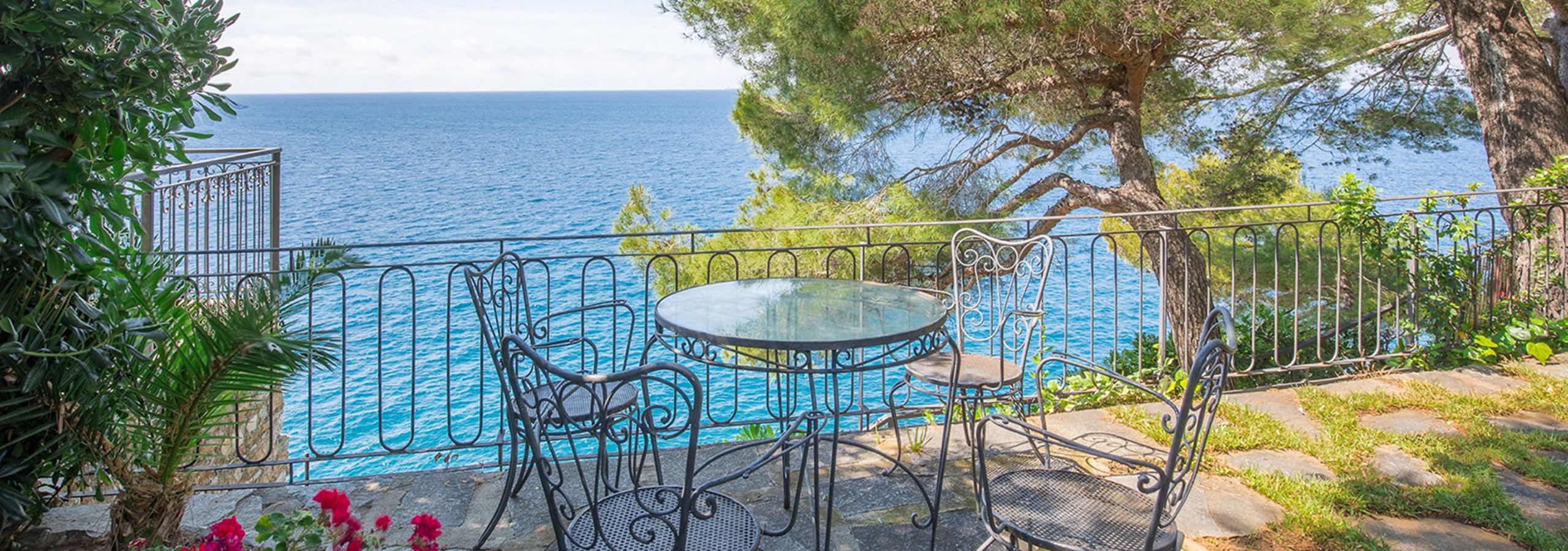 Villas in Liguria with sea view