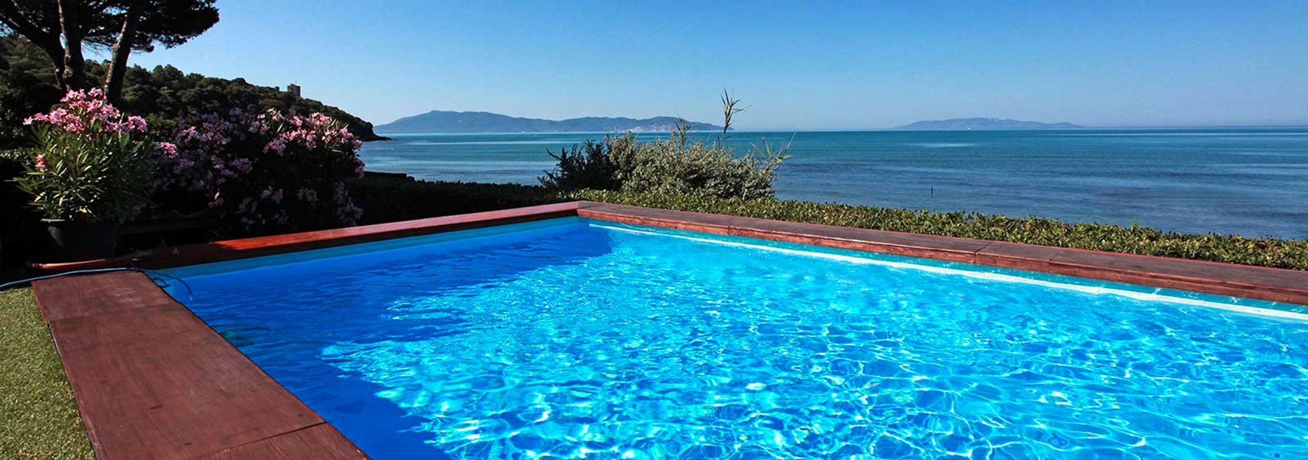 Villas In Tuscany with sea view