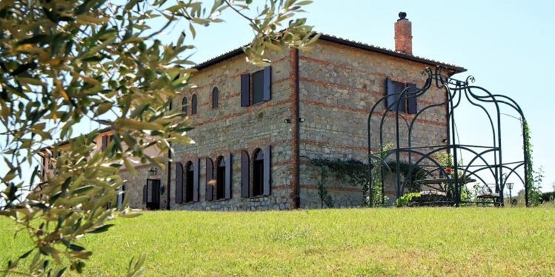 6 bedroomed villa with private pool near Lake Trasimeno