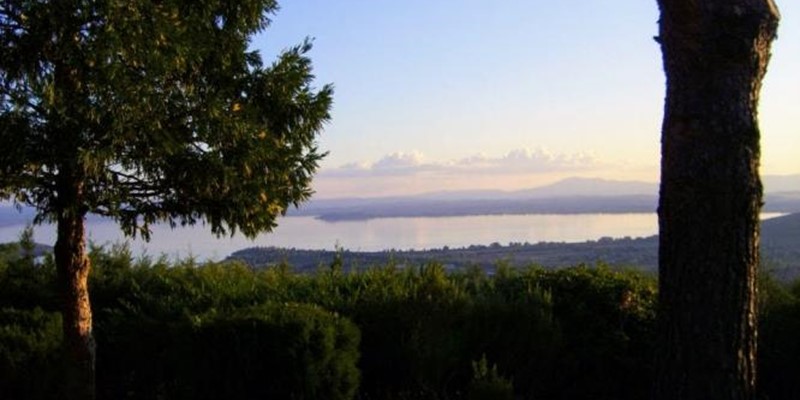 3 bedroomed villa with private pool and view of Lake Trasimeno