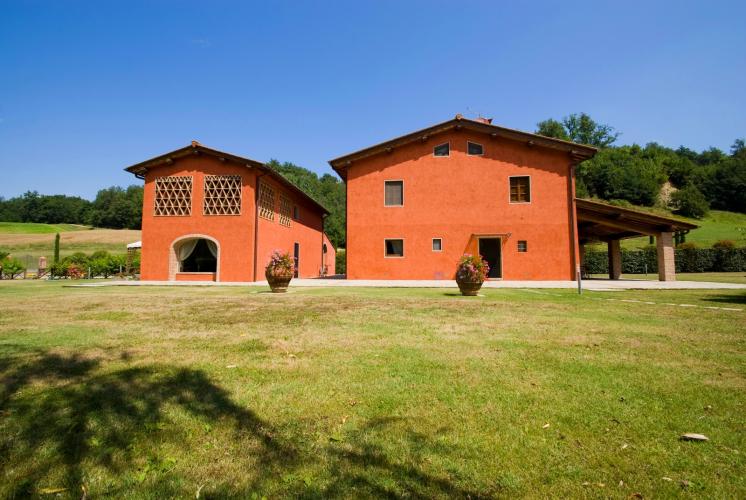Large 7 bedroomed villa for 18 people with private pool in the Arno Valley of Tuscany