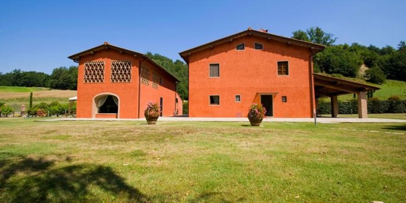 Large 7 bedroomed villa for 18 people with private pool in the Arno Valley of Tuscany