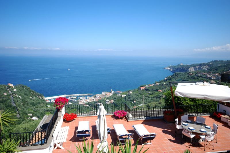5 bedroomed villa for 9 people with private pool on the Sorrento Coast