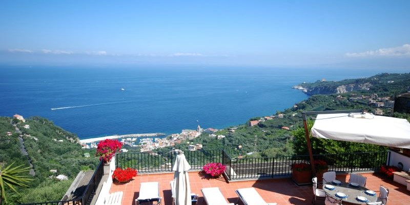 5 bedroomed villa for 9 people with private pool on the Sorrento Coast