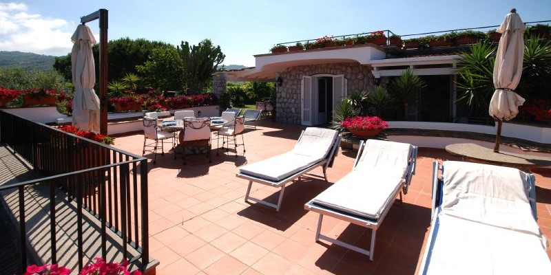 5 bedroomed villa for 9 people with private pool on the Sorrento Coast