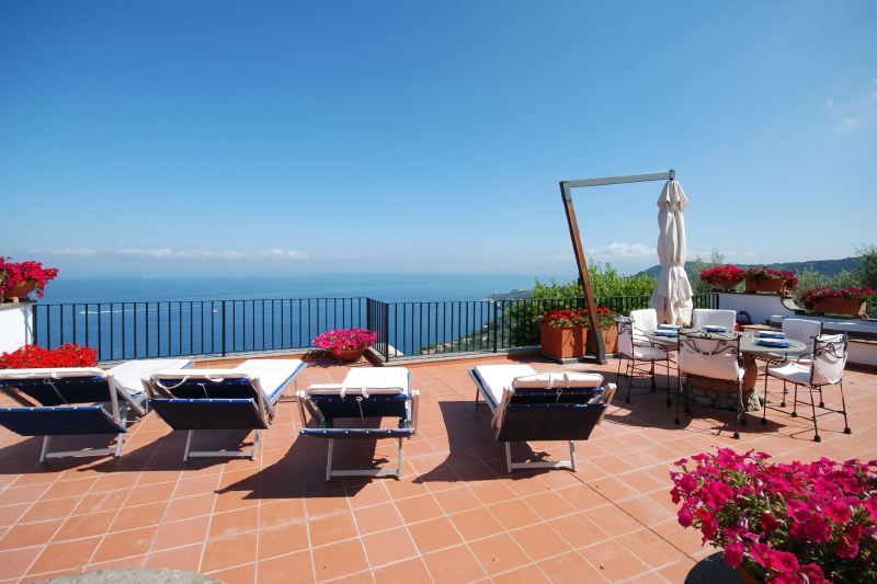 5 bedroomed villa for 9 people with private pool on the Sorrento Coast