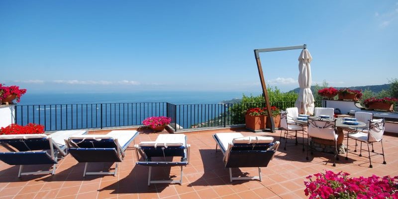5 bedroomed villa for 9 people with private pool on the Sorrento Coast