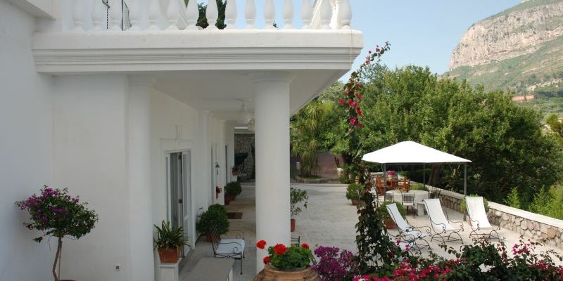 Elegant classical Sorrento villa with 4 bedrooms & private swimming pool