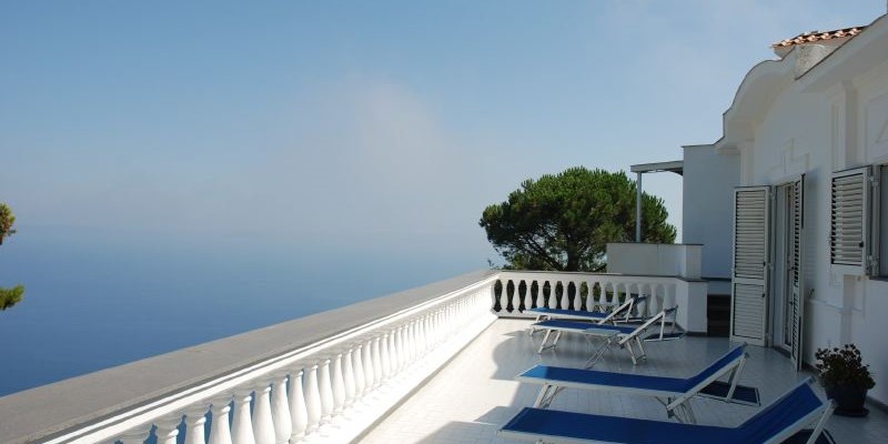 Elegant classical Sorrento villa with 4 bedrooms & private swimming pool