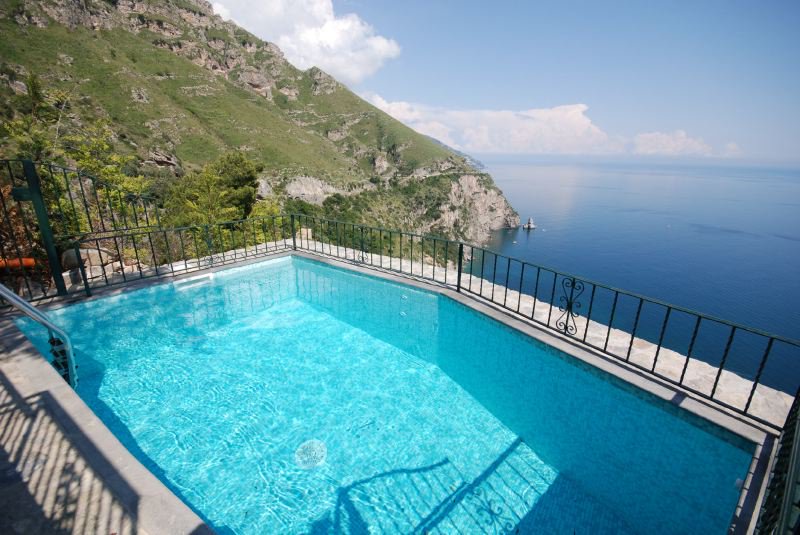 2 bedroomed villa near Postiano with private swimming pool