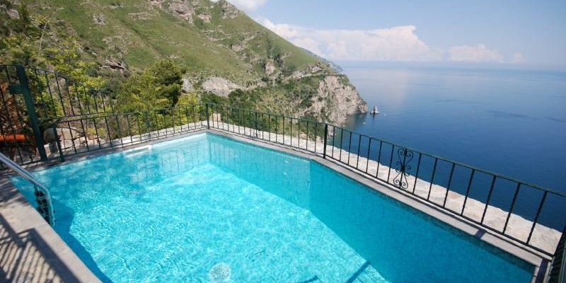 2 bedroomed villa near Postiano with private swimming pool