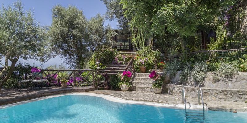 4 bedroomed villa with private swimming pool near Positano