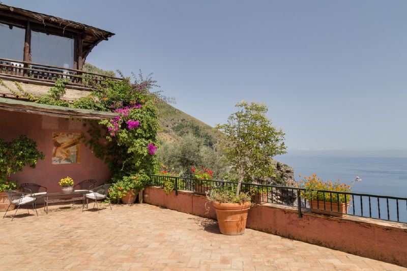 4 bedroomed villa with private swimming pool near Positano