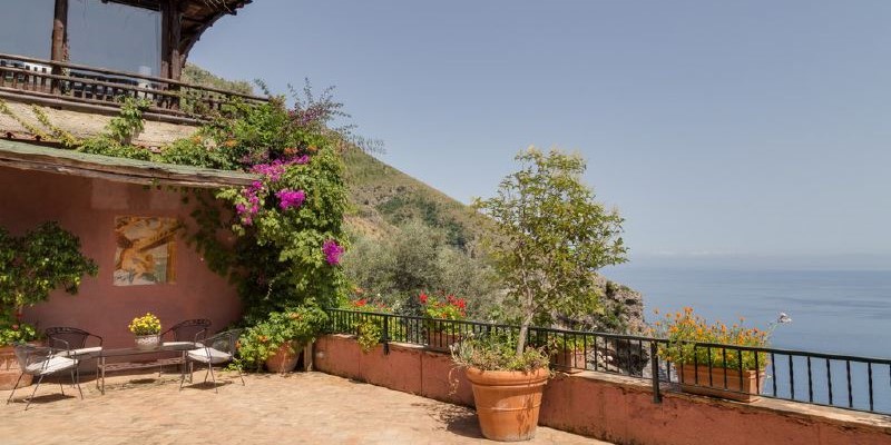 4 bedroomed villa with private swimming pool near Positano