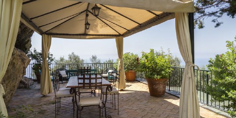 4 bedroomed villa with private swimming pool near Positano
