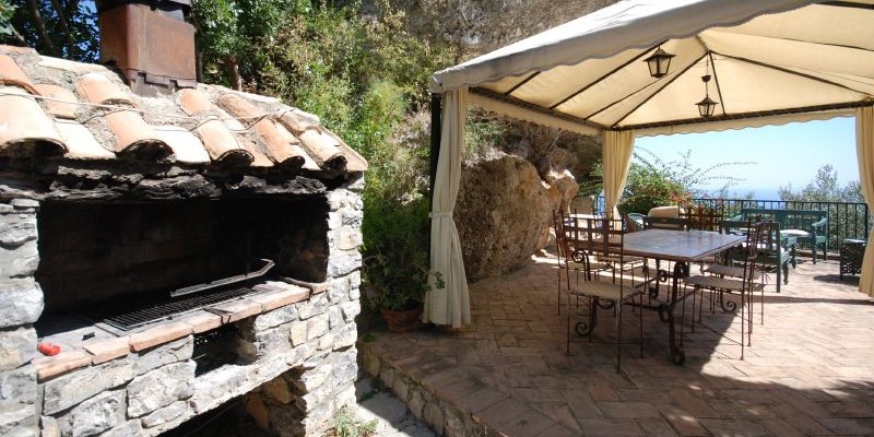 4 bedroomed villa with private swimming pool near Positano