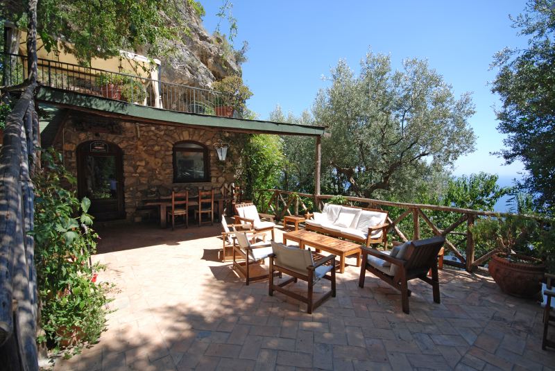 4 bedroomed villa with private swimming pool near Positano