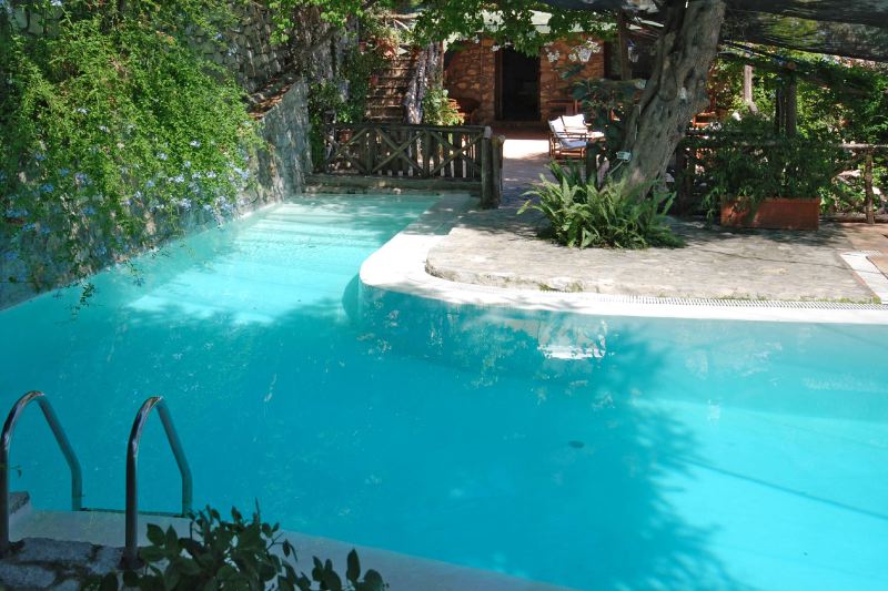 4 bedroomed villa with private swimming pool near Positano