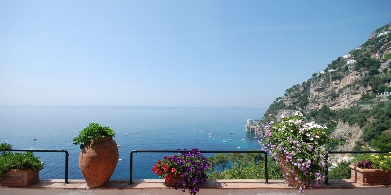 3 bedroomed apartment in Positano with direct sea access