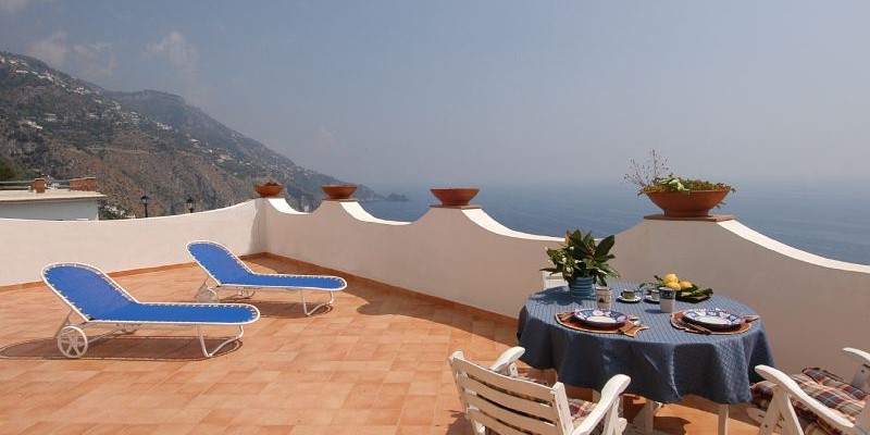 1 bedroomed apartment in Praiano with panoramic roof terrace views
