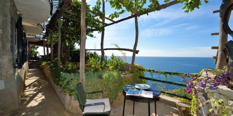 3 bedroomed villa on the Amalfi Coast with direct sea access & swimming pool