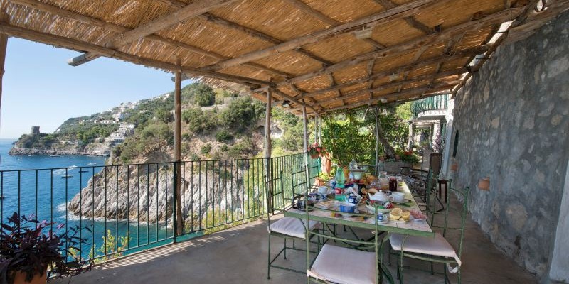 3 bedroomed villa on the Amalfi Coast with direct sea access & swimming pool