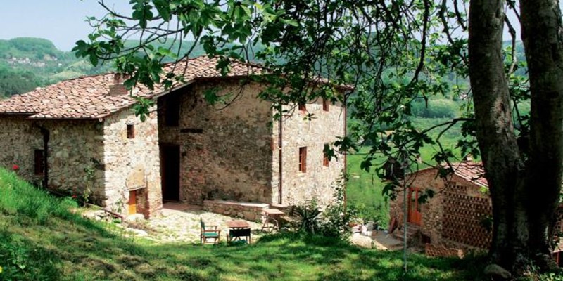 5 bedroomed villa with views in northern Tuscany with private pool