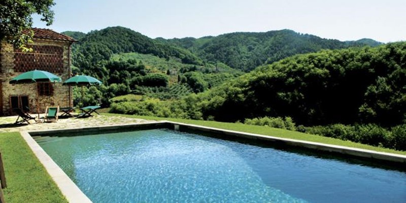 5 bedroomed villa with views in northern Tuscany with private pool