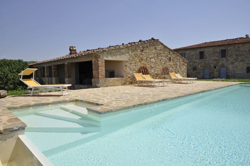 4 bedroomed villa with private pool and views of the Chianti region in Tuscany