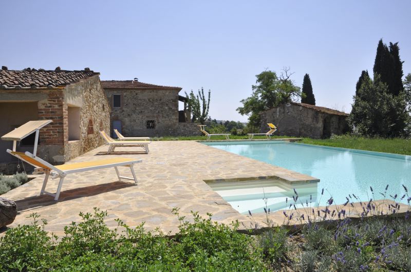 4 bedroomed villa with private pool and views of the Chianti region in Tuscany