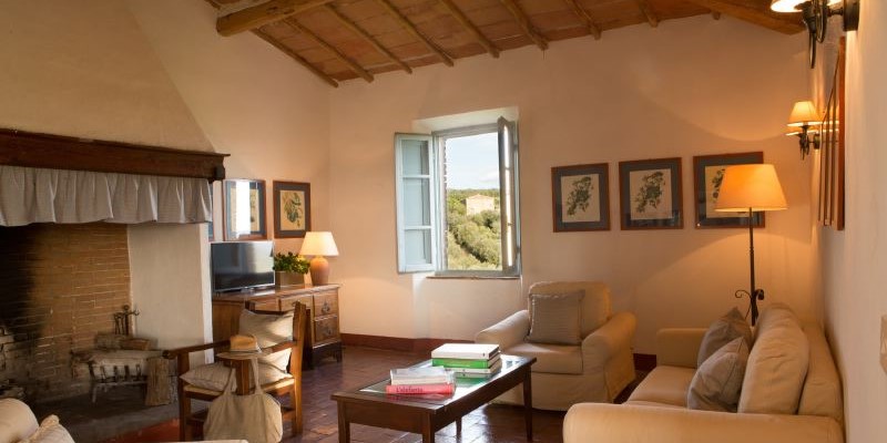 4 bedroomed villa with private pool and views of the Chianti region in Tuscany