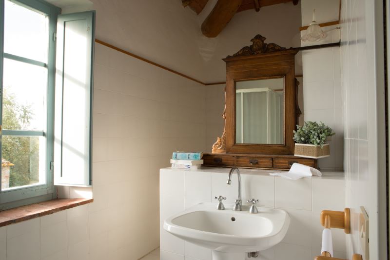 4 bedroomed villa with private pool and views of the Chianti region in Tuscany