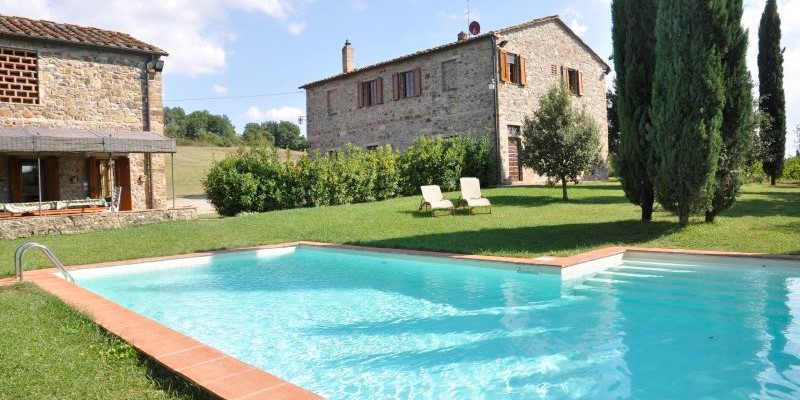 Characteristic rural villa complex in Tuscany with private pool suitable for groups