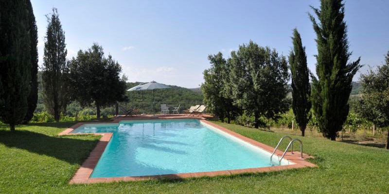 Characteristic rural villa complex in Tuscany with private pool suitable for groups
