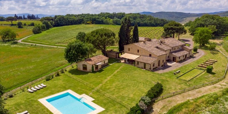 Large luxury villa in Tuscany for 18 people with private pool