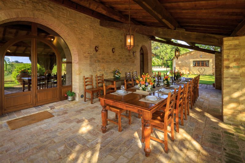 Large luxury villa in Tuscany for 18 people with private pool