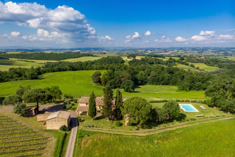 Large luxury villa in Tuscany for 18 people with private pool