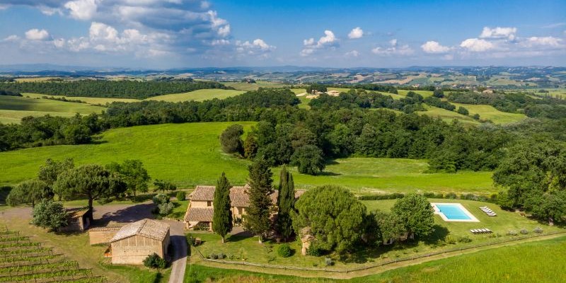 Large luxury villa in Tuscany for 18 people with private pool